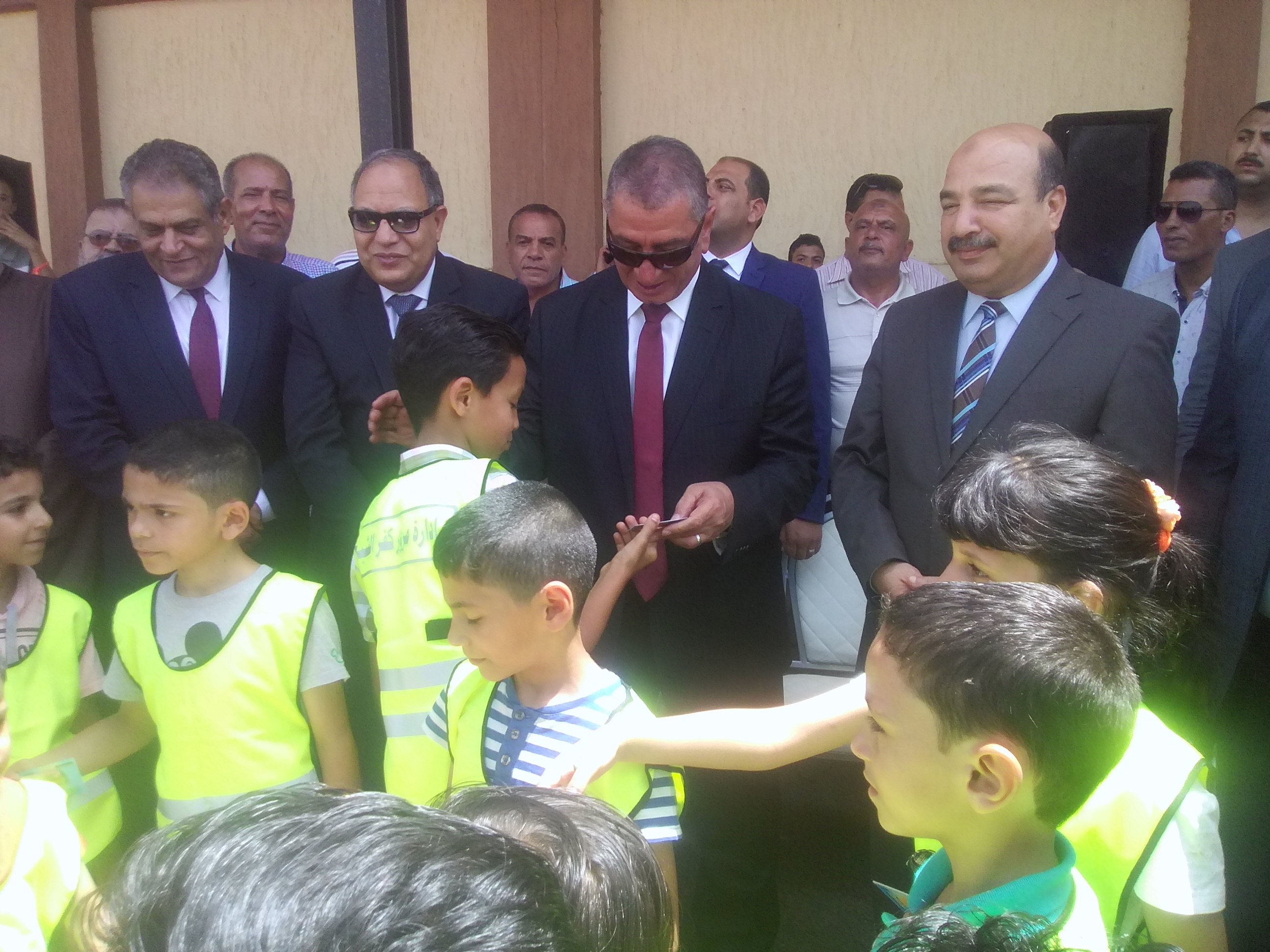 محافظ كفر الشيخ يسلم رخصة القيادة للأطفال
