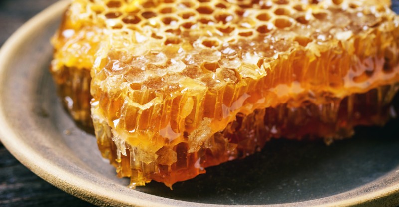فوائد العسل منها يخفض ضغط الدم