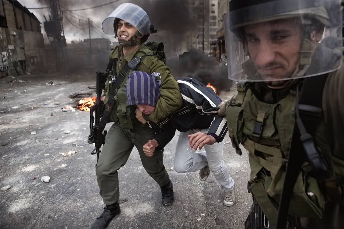 جرائم الاحتلال ضد الفلسطينين