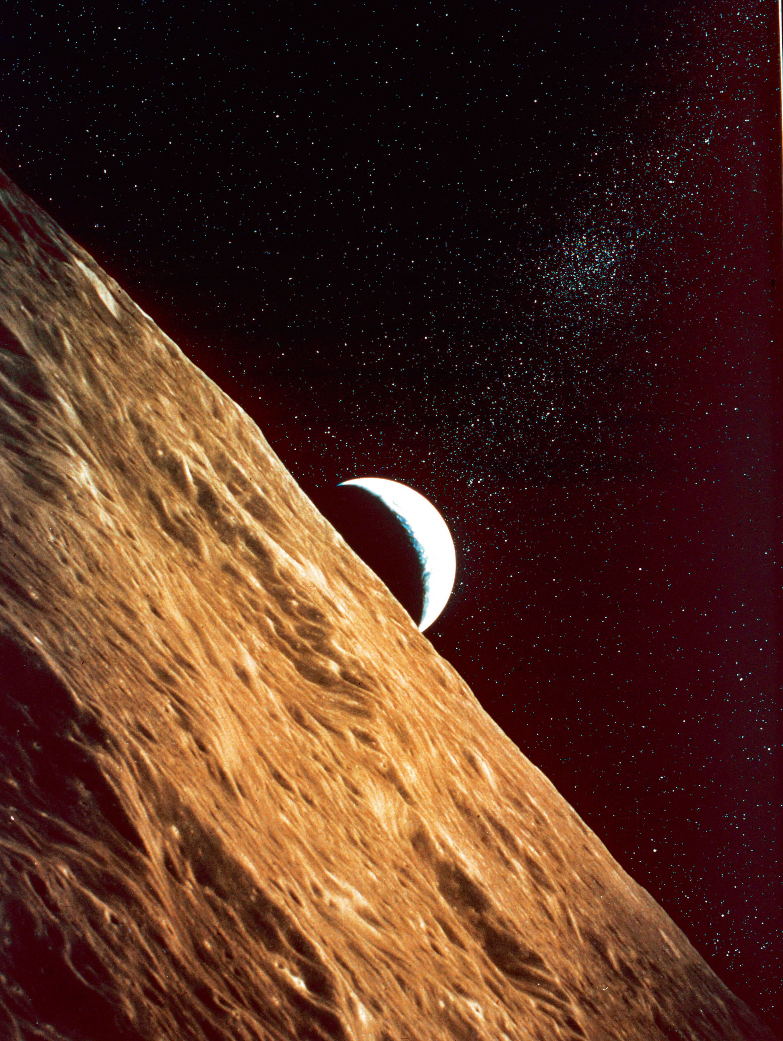 صورة للأرض من سطح القمر