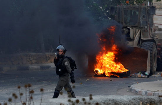 اشتباكات عنيفة بين قوات الاحتلال الإسرائيلى وفلسطينيين بالضفة الغربية