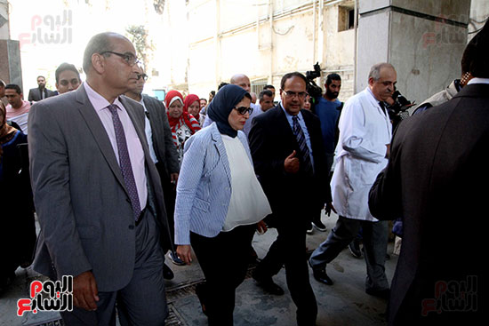هالة زايد وزيرة الصحة تصل معهد الرمد لمتابعة مبادرة القضاء على قوائم الانتظار (6)