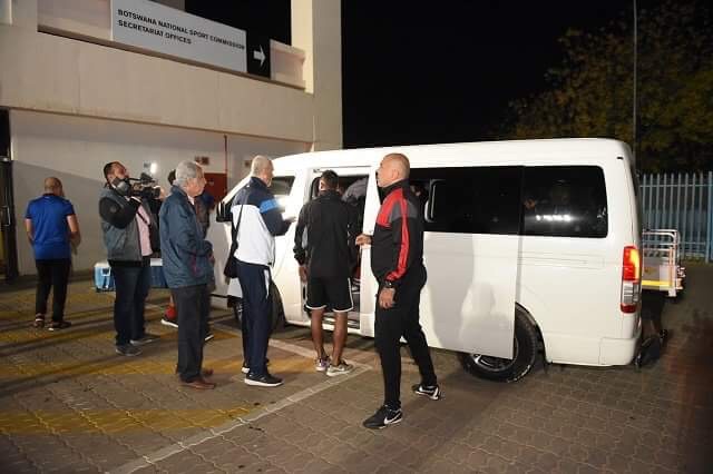 لاعبي الاهلي في ميكروباص