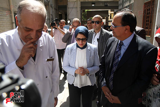 هالة زايد وزيرة الصحة تصل معهد الرمد لمتابعة مبادرة القضاء على قوائم الانتظار (4)