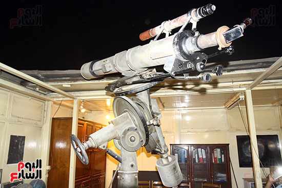 تليسكوب أمام مسجد مصطفى محمود لرصد ظاهرة الخسوف (7)