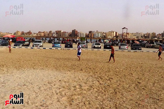اماكن للمارسة الرياضة الشاطئية وكرة القدم بشاطئ روميل