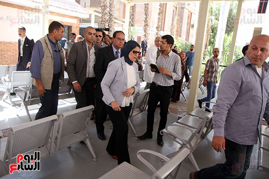 هالة زايد وزيرة الصحة تصل معهد الرمد لمتابعة مبادرة القضاء على قوائم الانتظار (23)