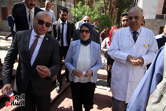 هالة زايد وزيرة الصحة تصل معهد الرمد لمتابعة مبادرة القضاء على قوائم الانتظار (21)
