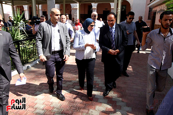 هالة زايد وزيرة الصحة تصل معهد الرمد لمتابعة مبادرة القضاء على قوائم الانتظار (25)