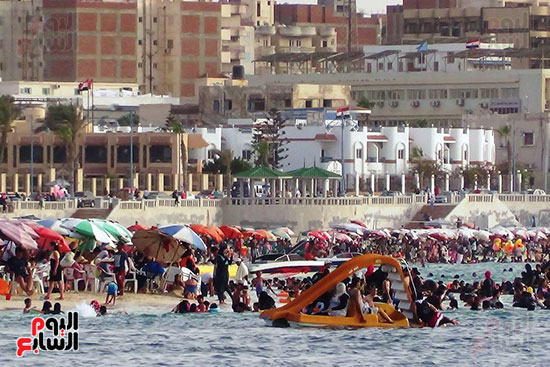 زحامإقبال على شواطئ مدينة مرسى مطروح