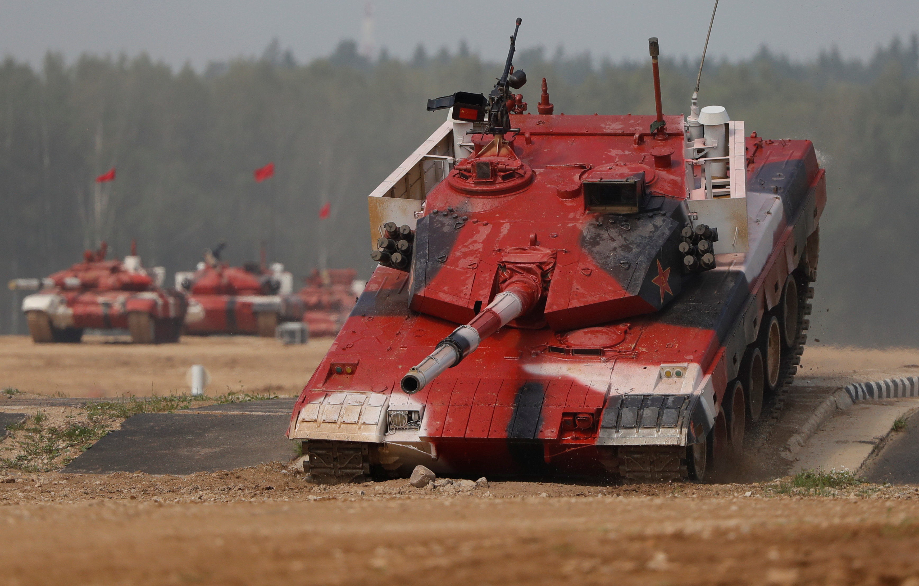 دبابة حمراء
