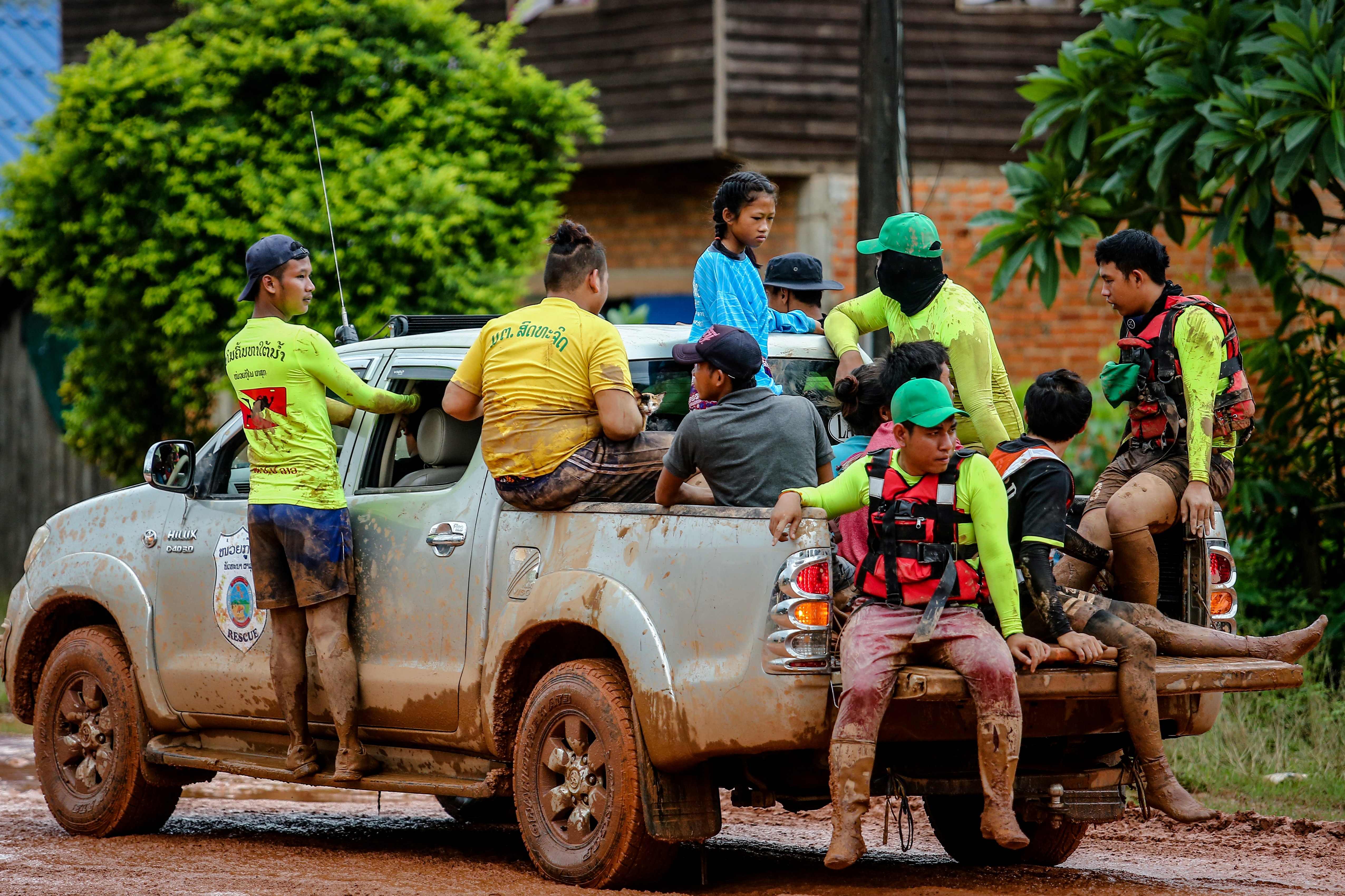 ناجون من الفيضانات فى لاوس