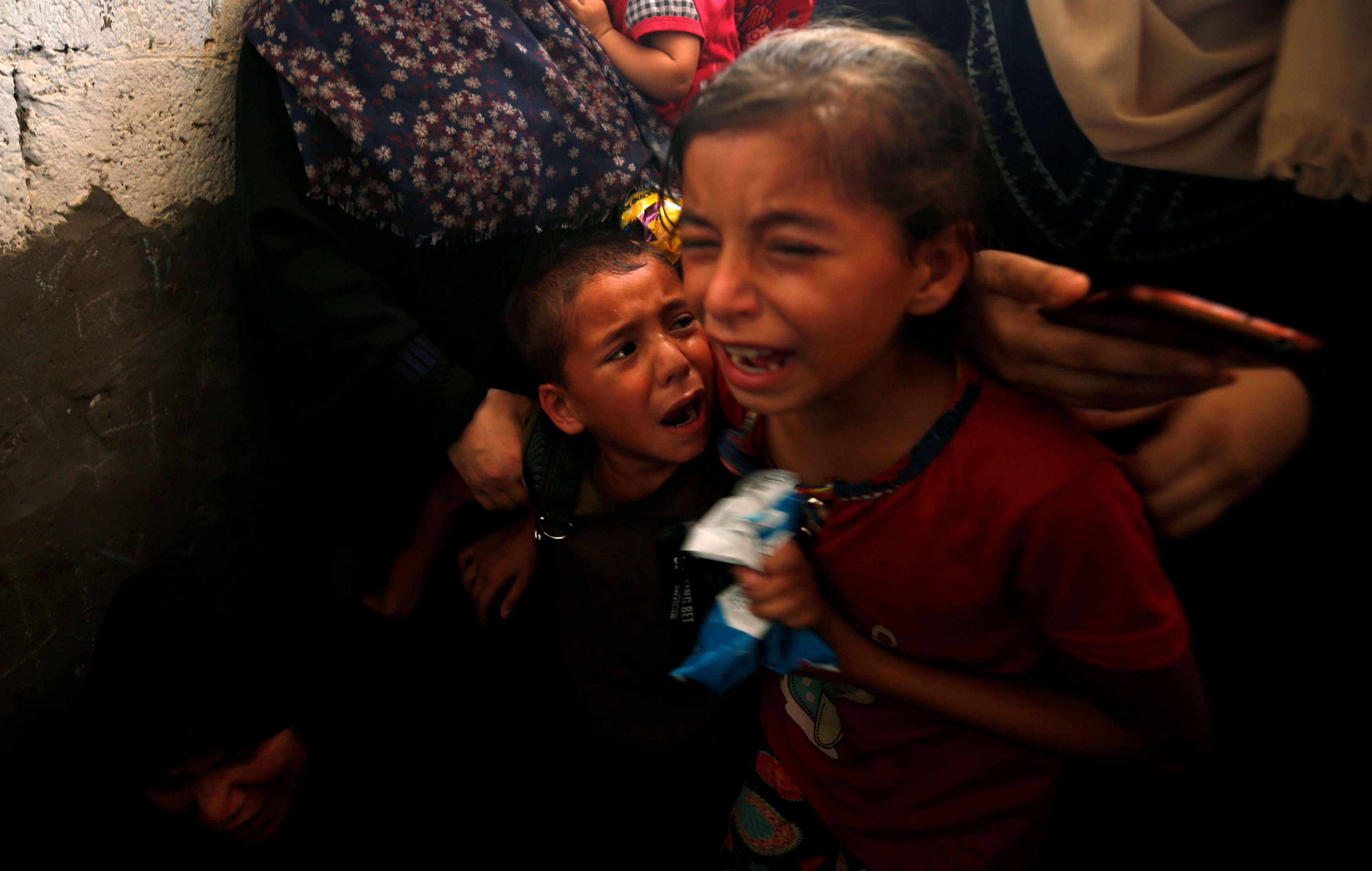بكاء أطفال غزة