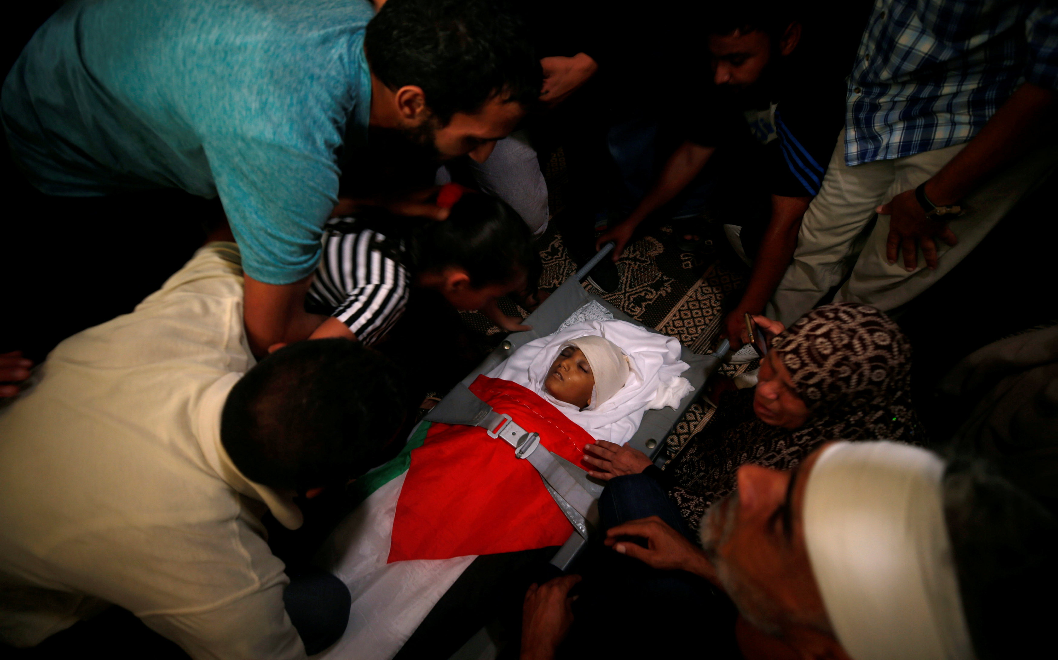 جانب من تشييع جثمان طفل فلسطينى بعد استشهاده على يد قوات الاحتلال الإسرائيلى