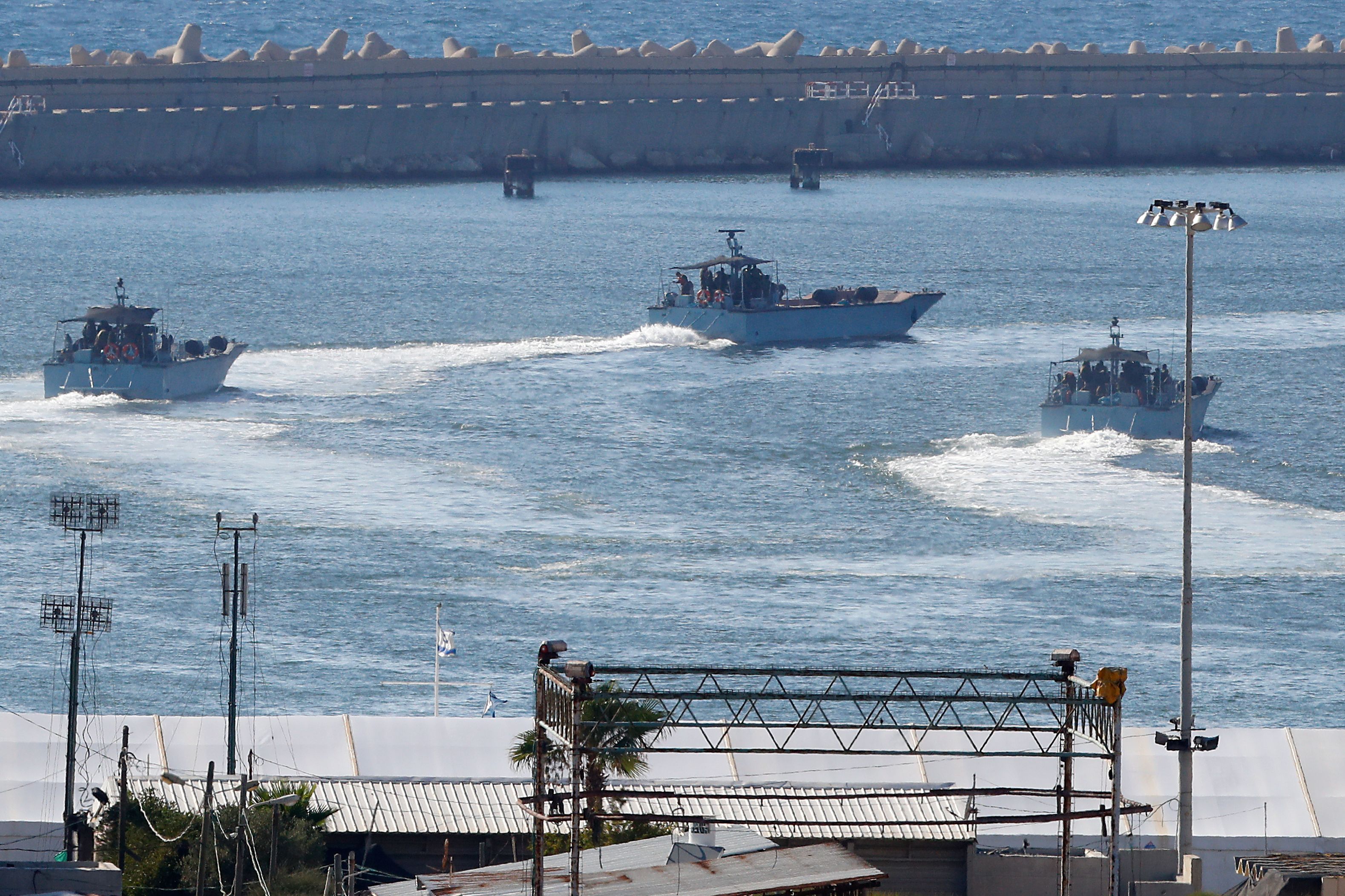 مناورات زوارق الاحتلال بميناء أشدود