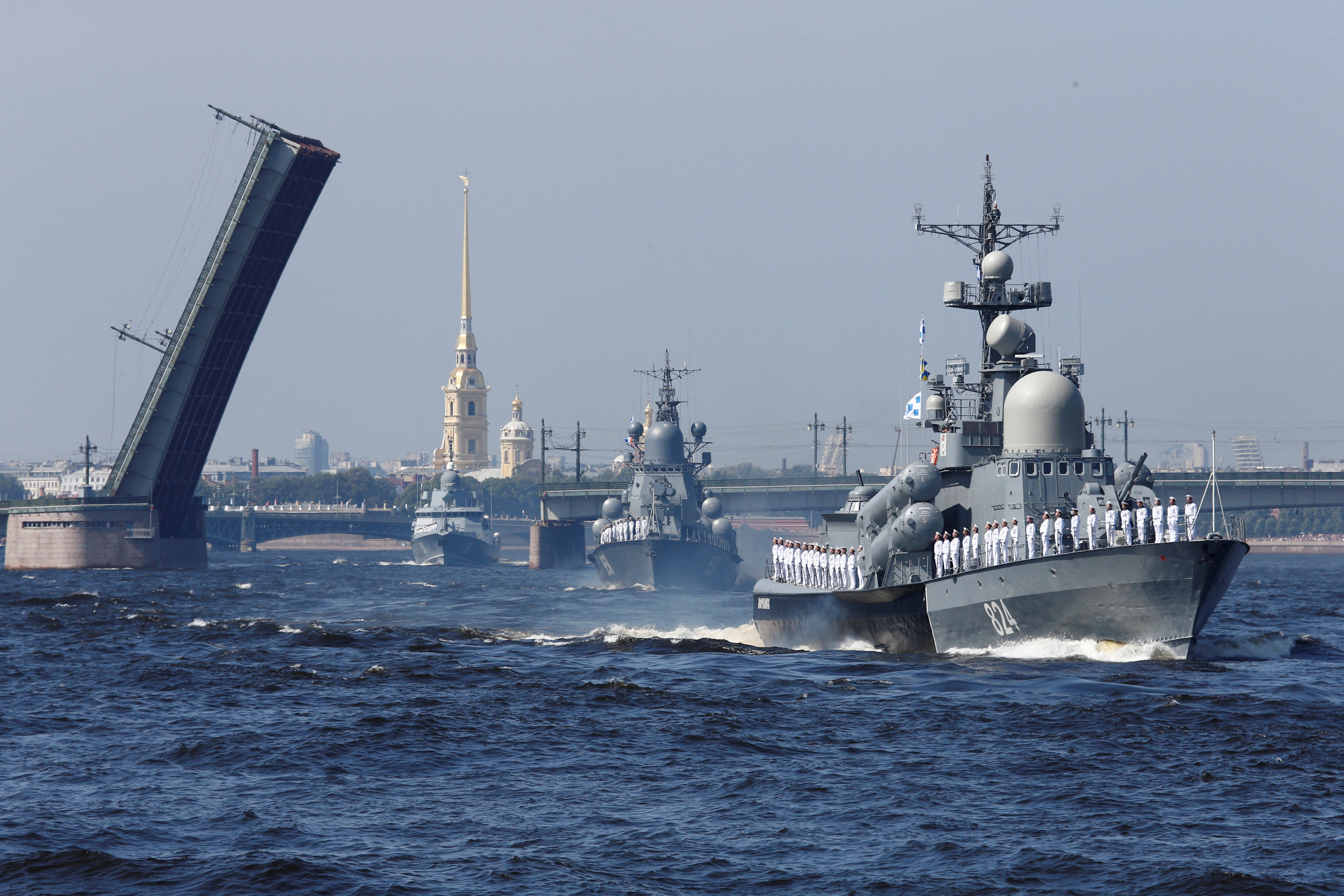 موسكو تحتفل بيوم الأسطول الروسى