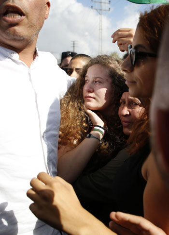 جانب من الإفراج عن عهد التميمى بعد اعتقالها لصفعها جنديين إسرائيليين