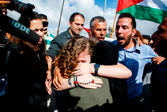 الإفراج عن الفلسطينية عهد التميمى بعد اعتقالها لصفعها جنديين إسرائيليين