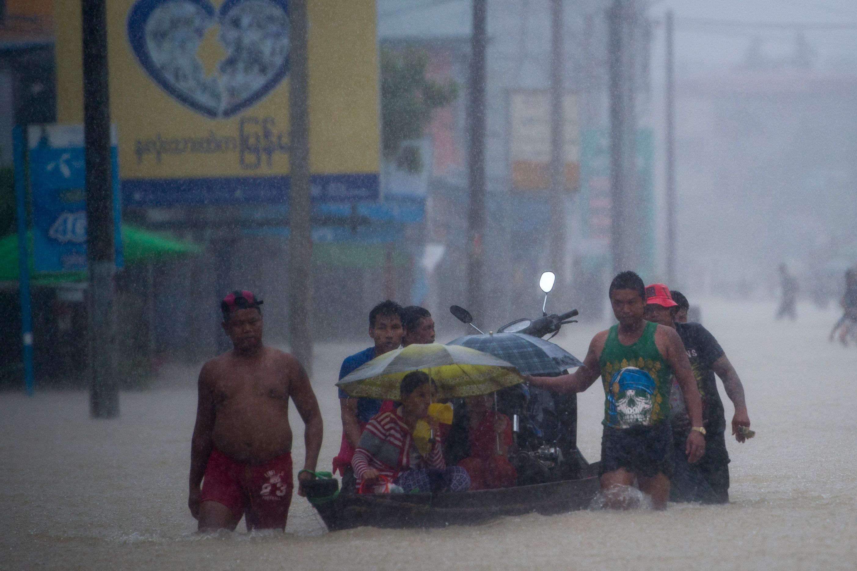 الفيضانات فى ميانمار (8)