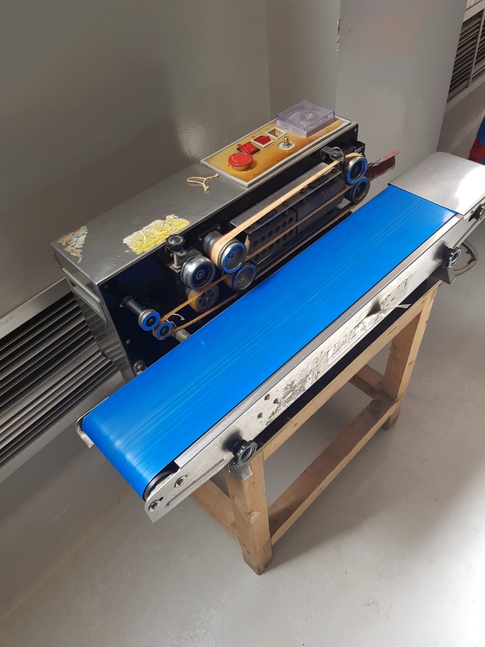 ضبط مصنع  مستلزمات طبية بدون ترخيص3