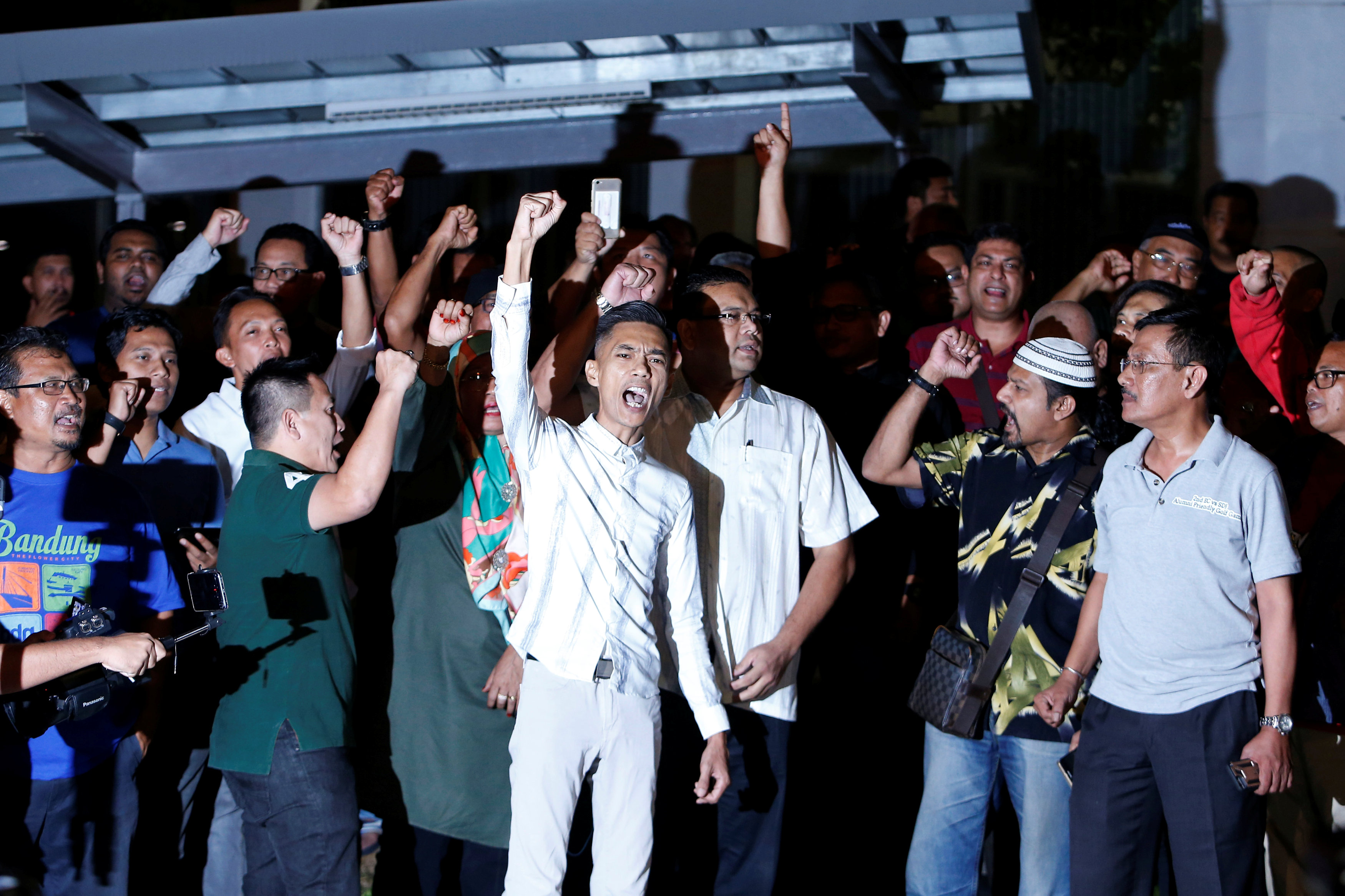 أنصار عبد الرازق يتظاهرون ضد اعتقاله
