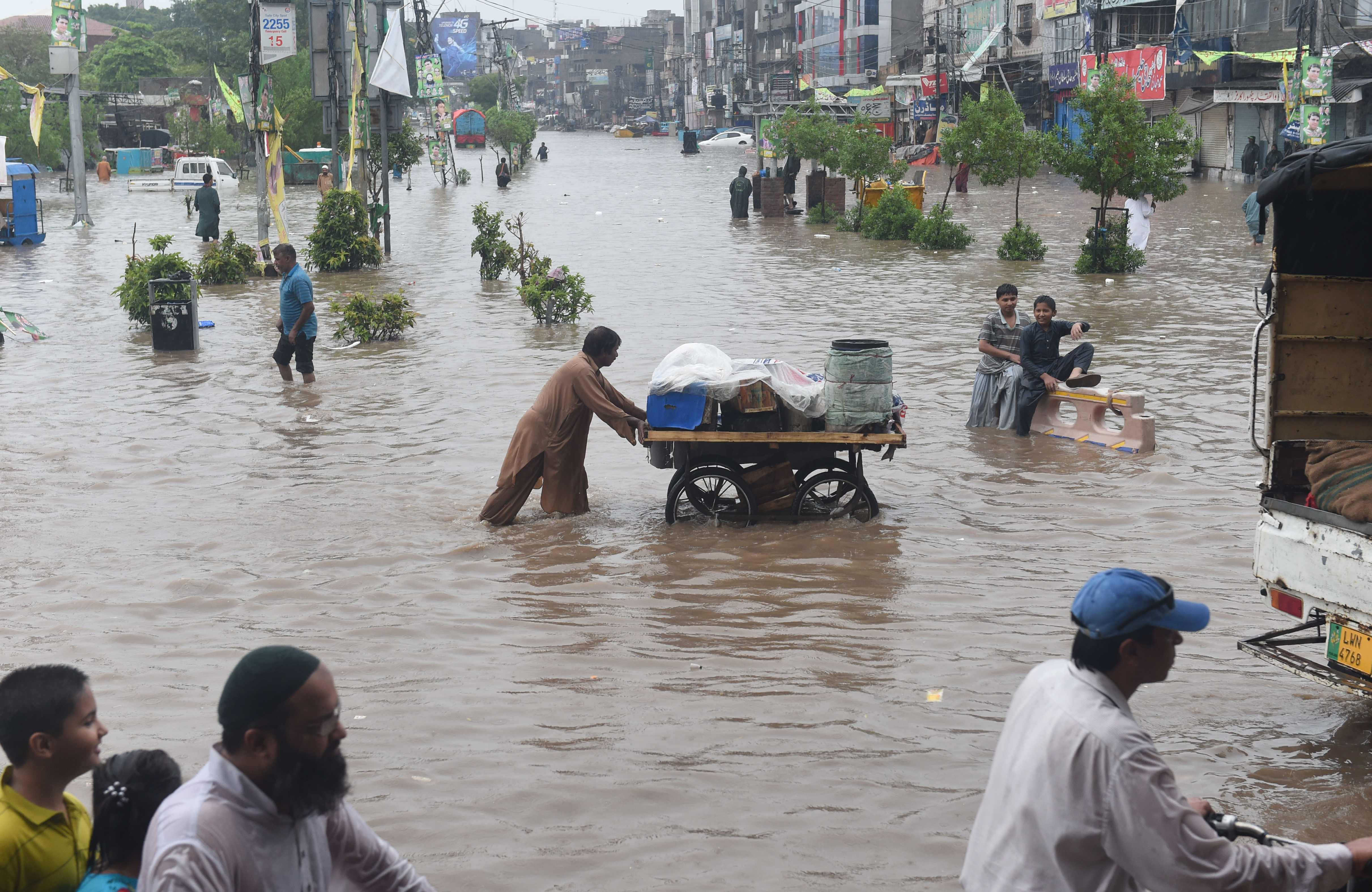 أمطار فى لاهور بباكستان