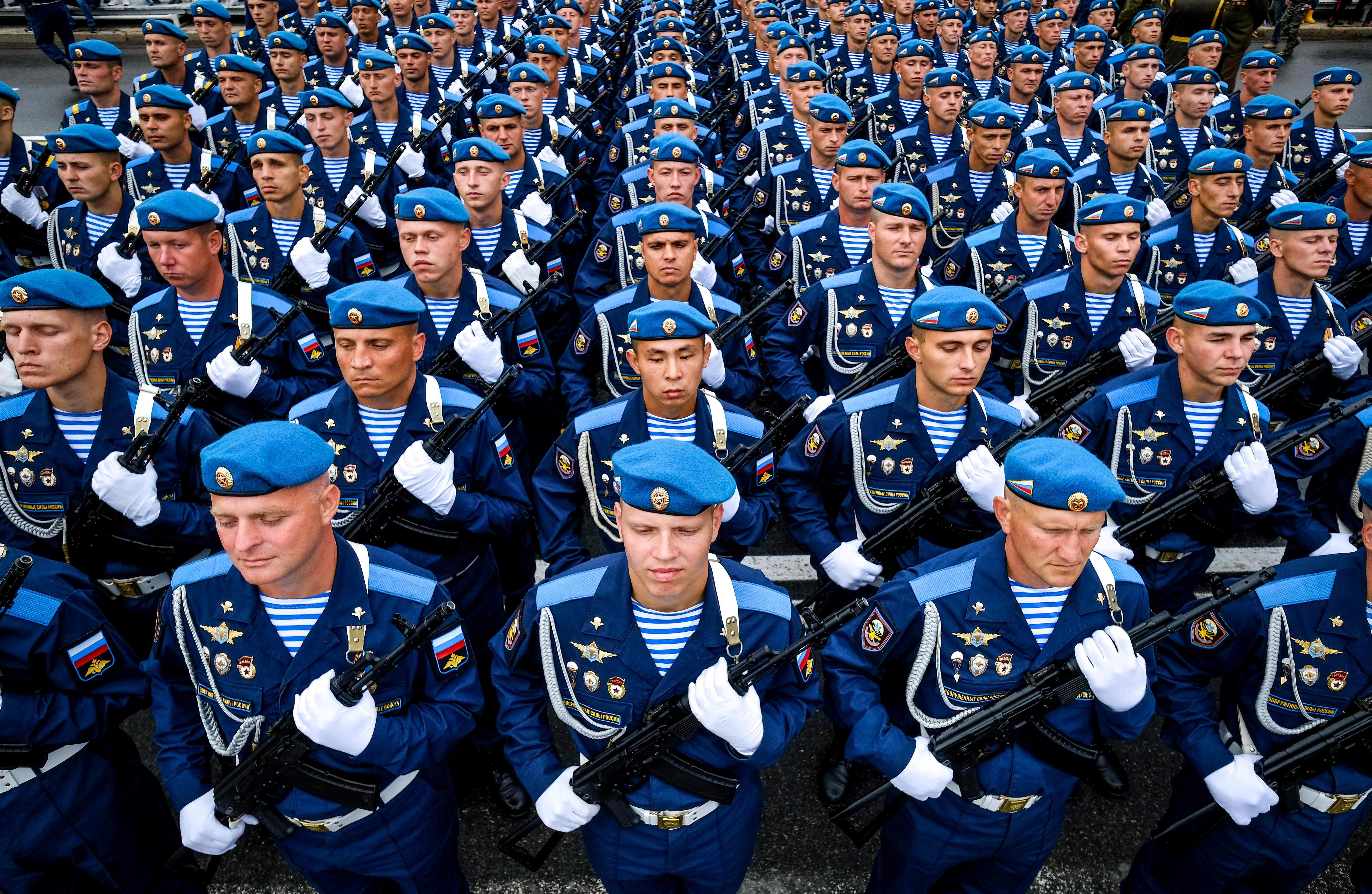	جنود بيلاروسيا أثناء العرض