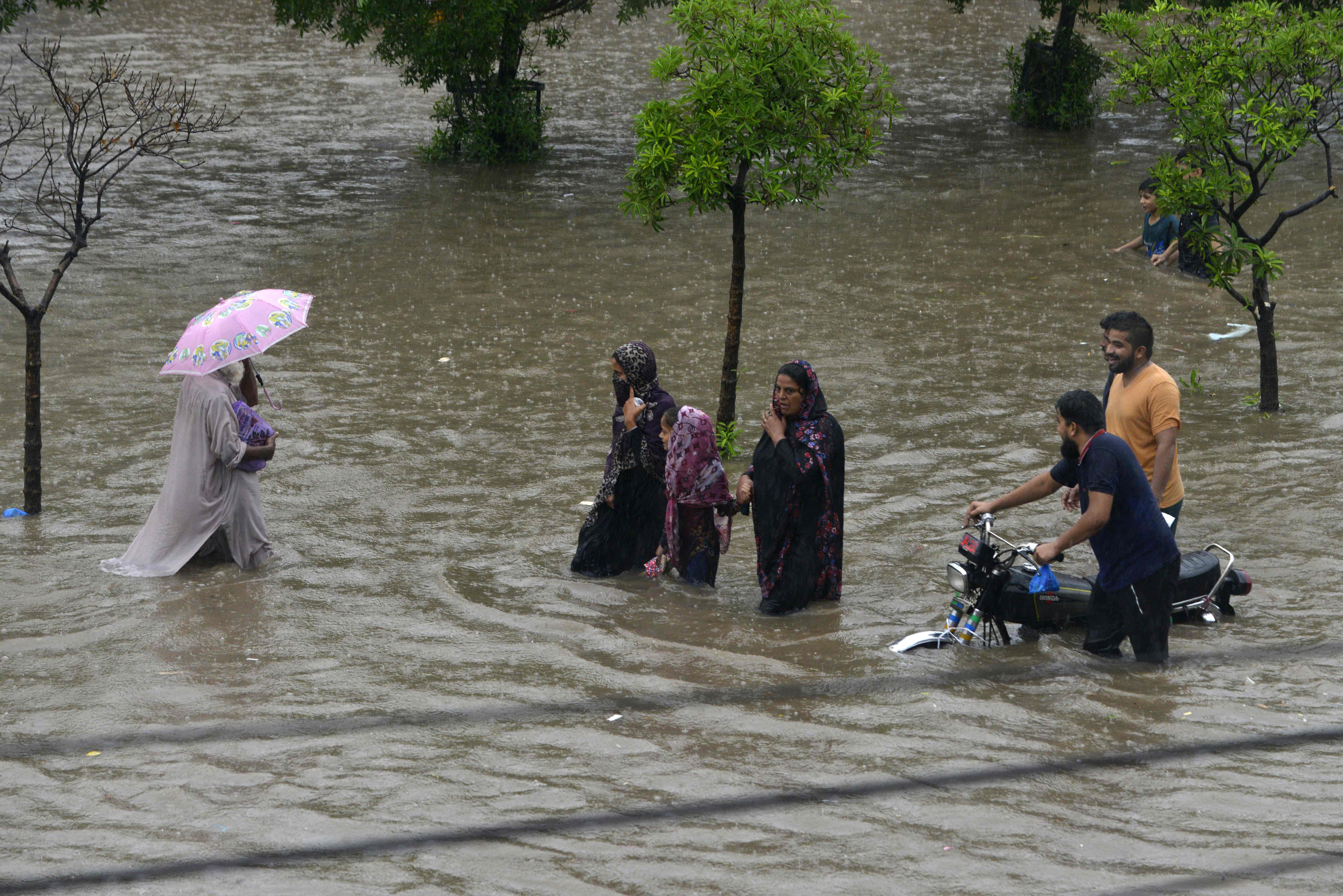 أمطار غزيرة فى باكستان