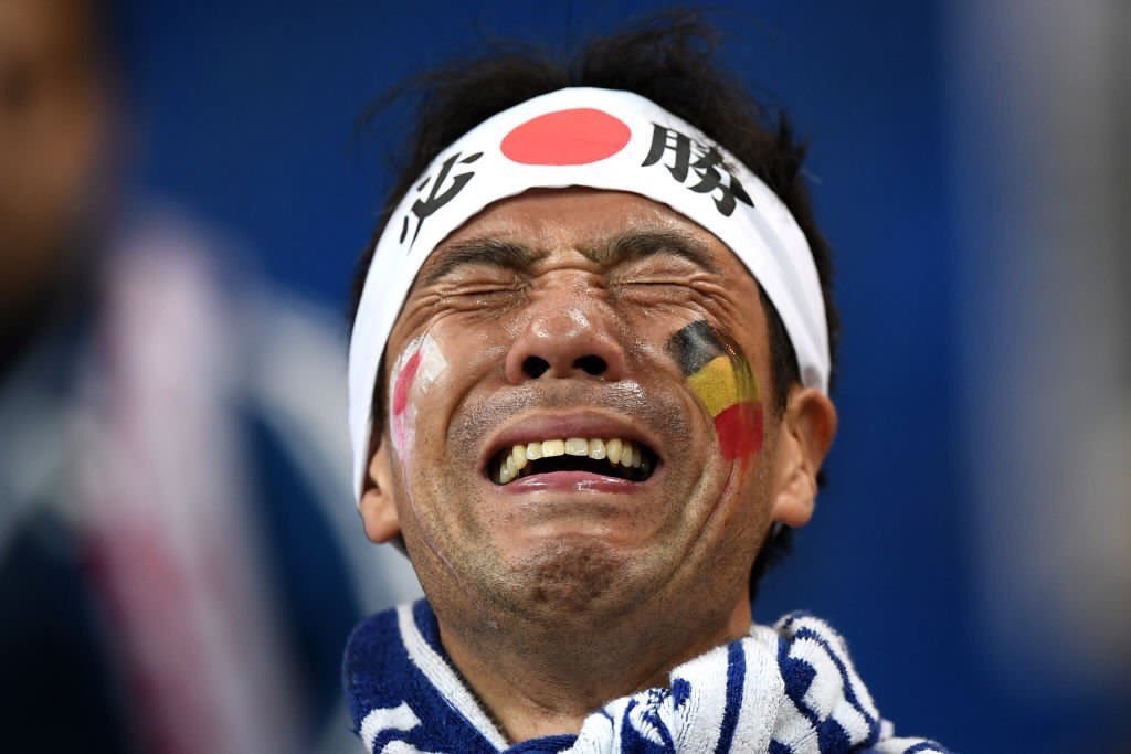 الجماهير اليابانية تبكى بعد وداع كأس العالم (7)