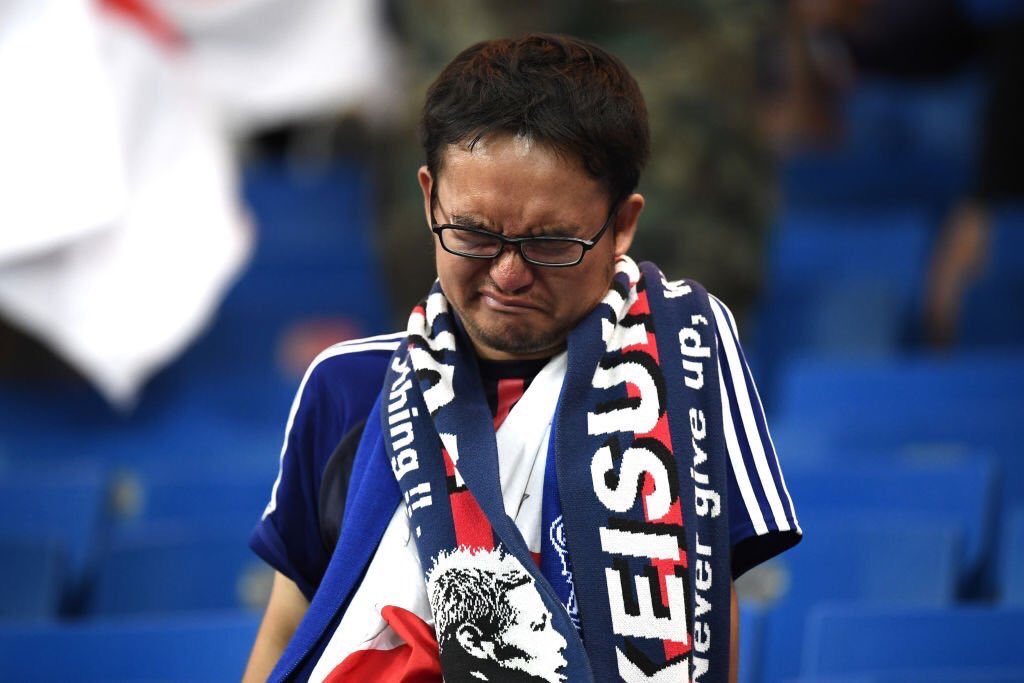 الجماهير اليابانية تبكى بعد وداع كأس العالم (8)