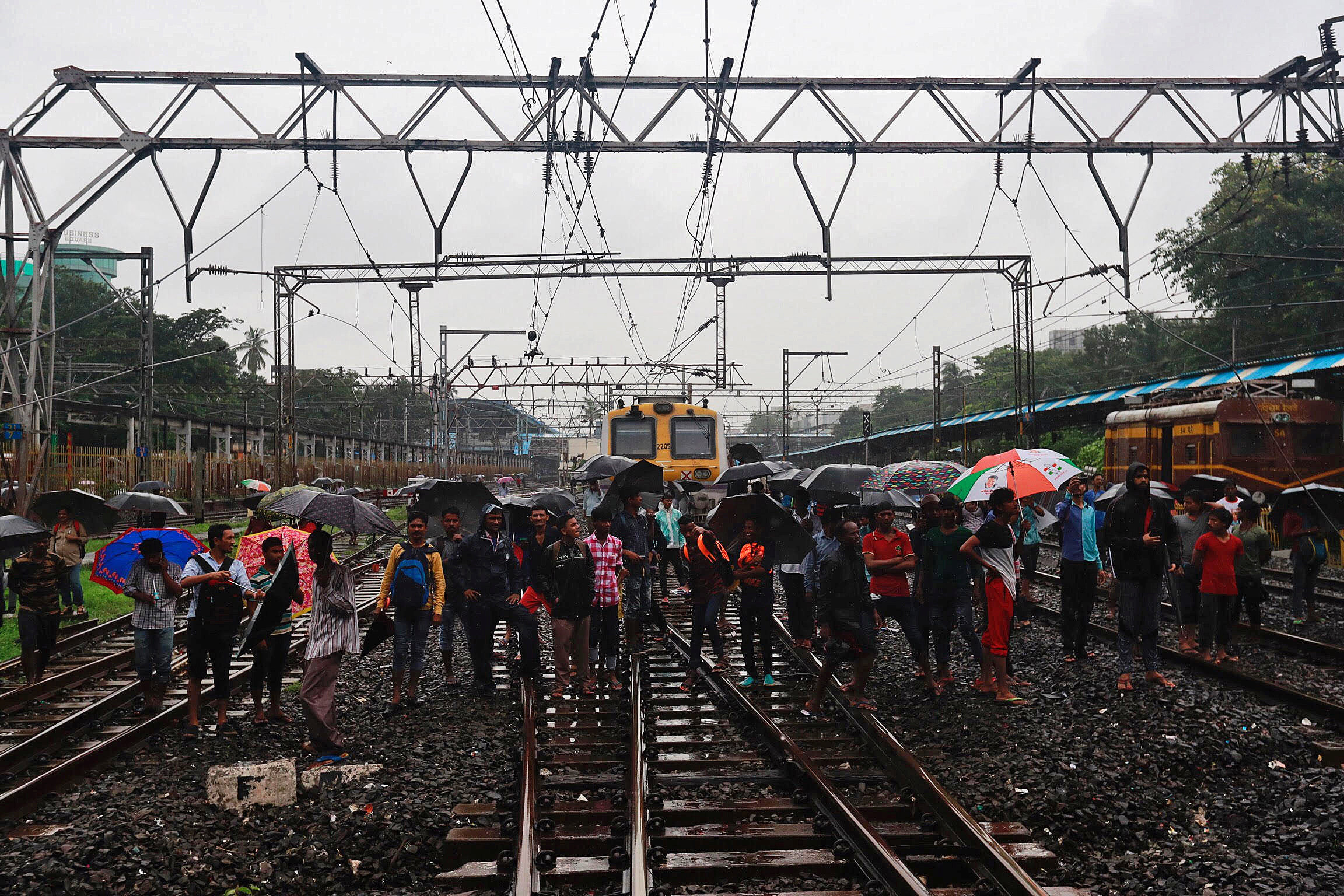 توقف حركة القطارات فى الهند بسبب انهيار جسر