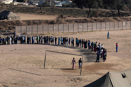 شعب زيمبابوى يصوت فى الانتخابات