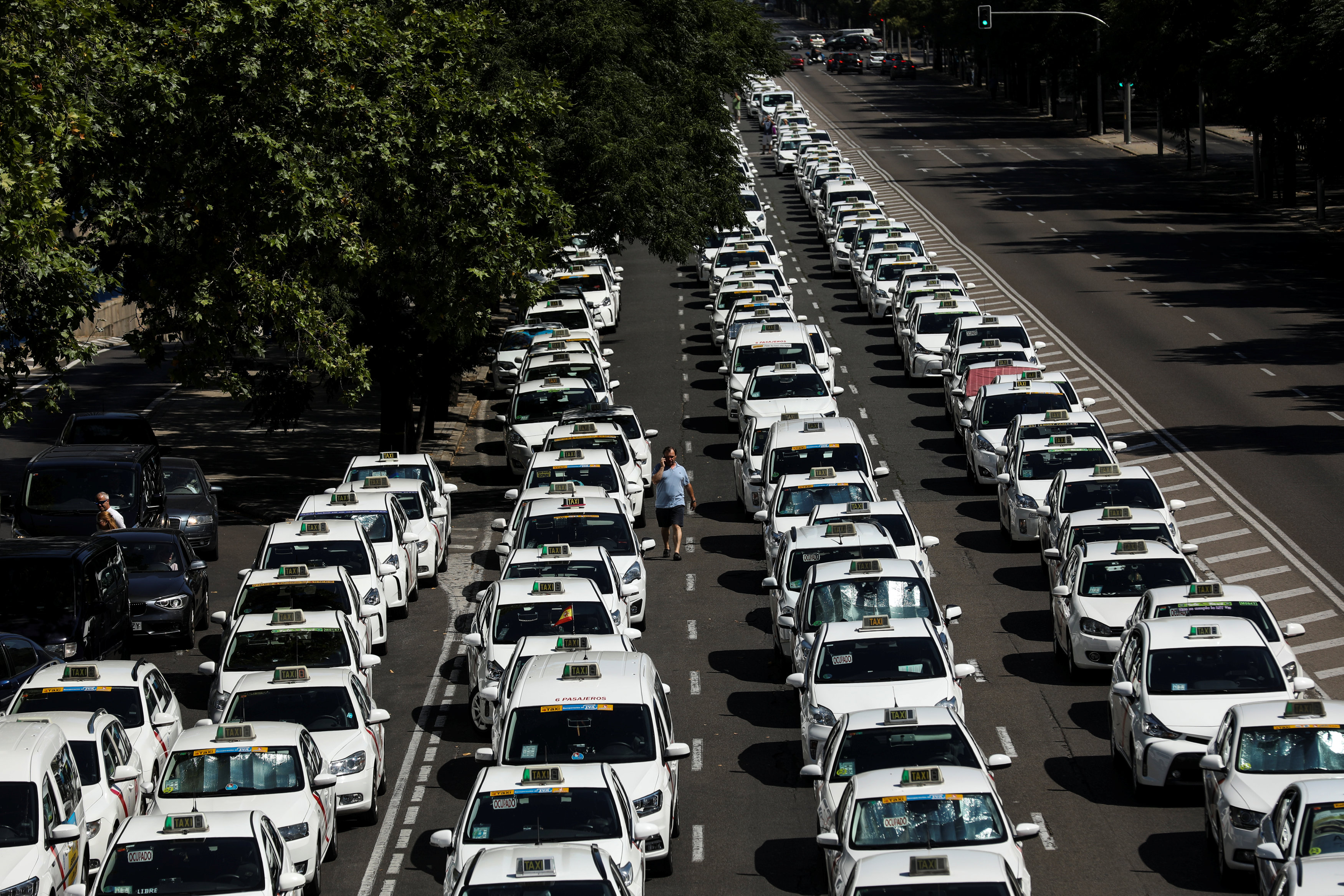 سيارات التاكسى تنظم إضرابا فى مدريد