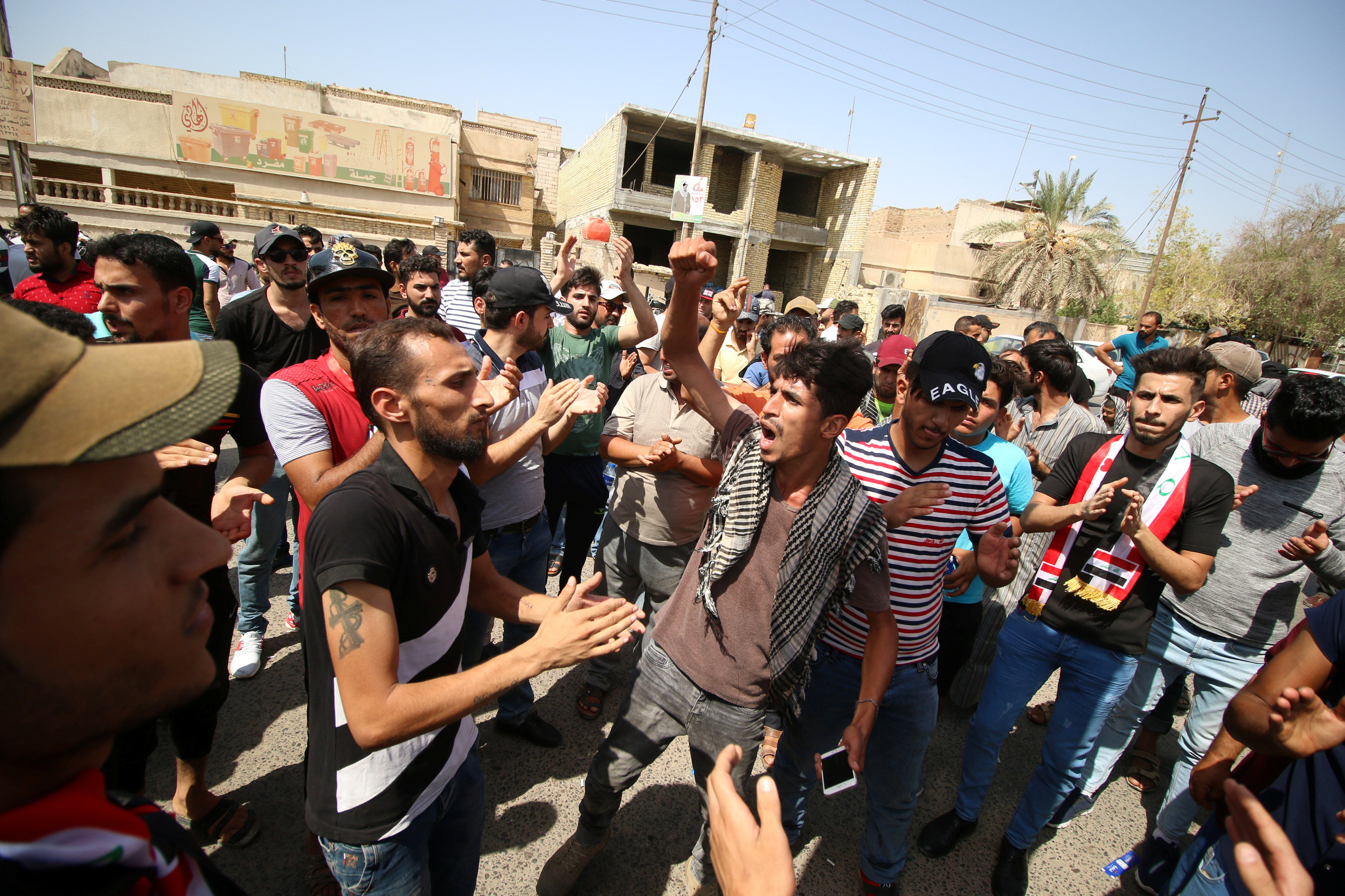 متظاهرون عراقيون بالبصرة