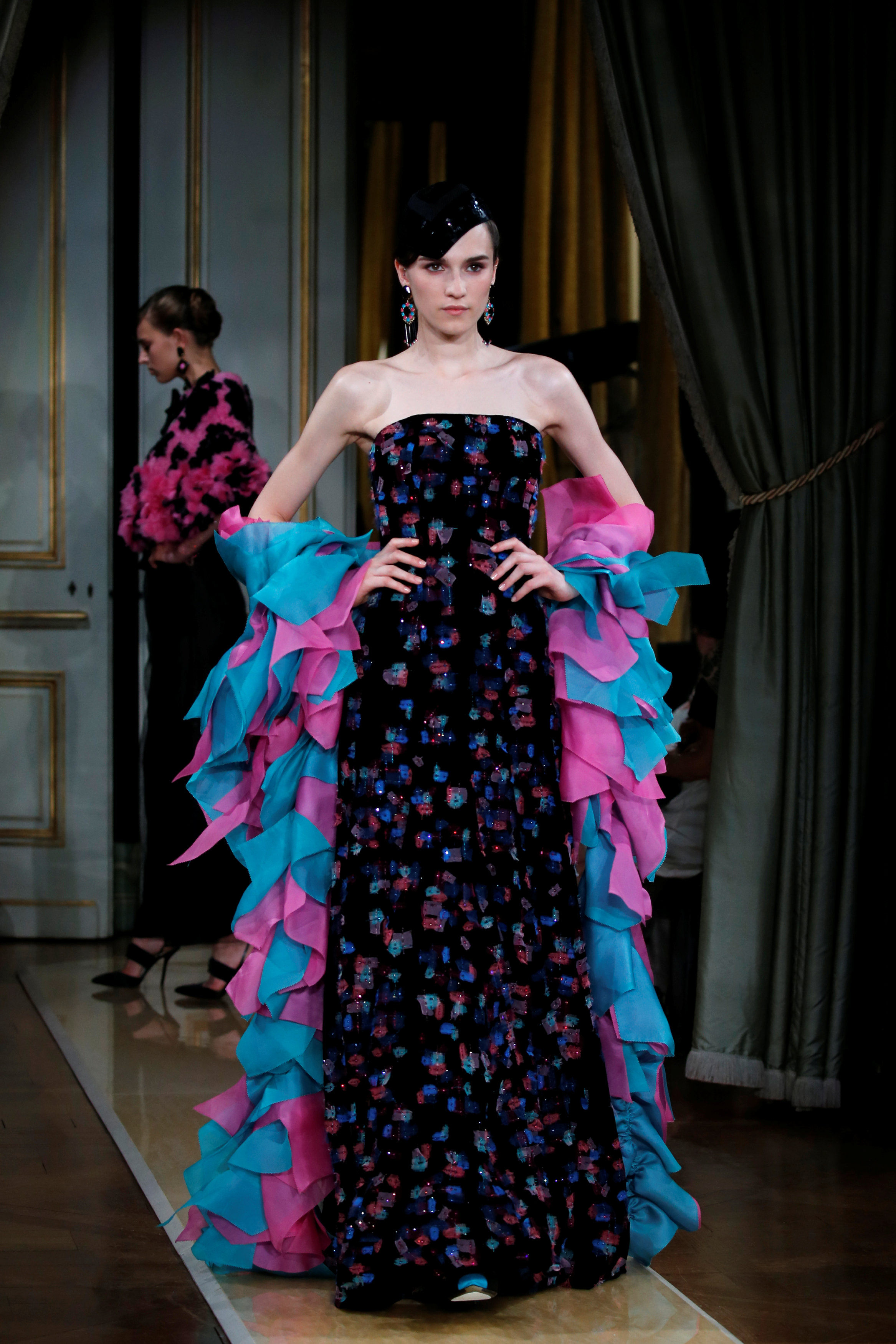 2018-07-03T170923Z_488351156_RC1C3A0D2C50_RTRMADP_3_FASHION-PARIS-HAUTECOUTURE