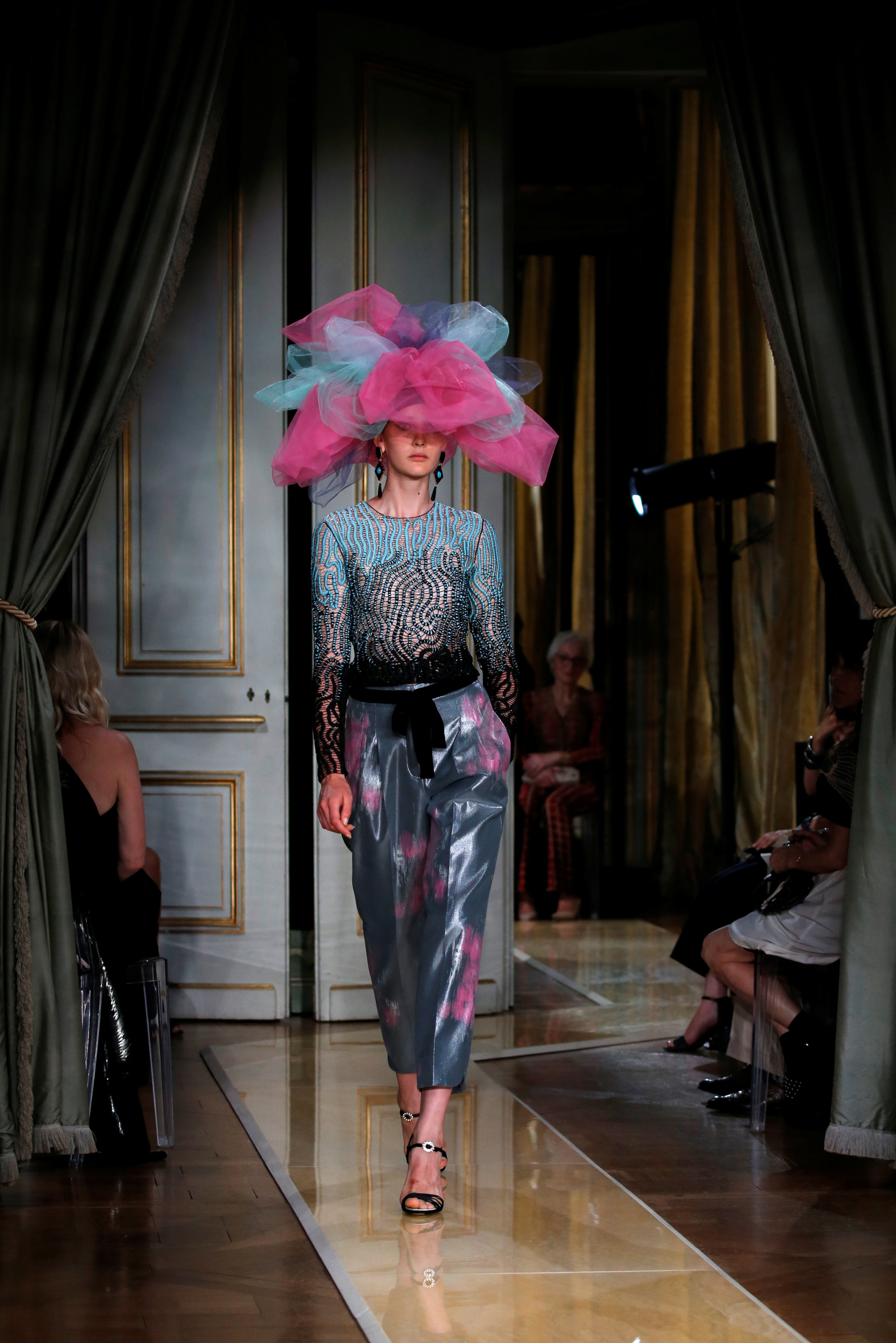 2018-07-03T165754Z_881365380_RC1C0B3D2260_RTRMADP_3_FASHION-PARIS-HAUTECOUTURE