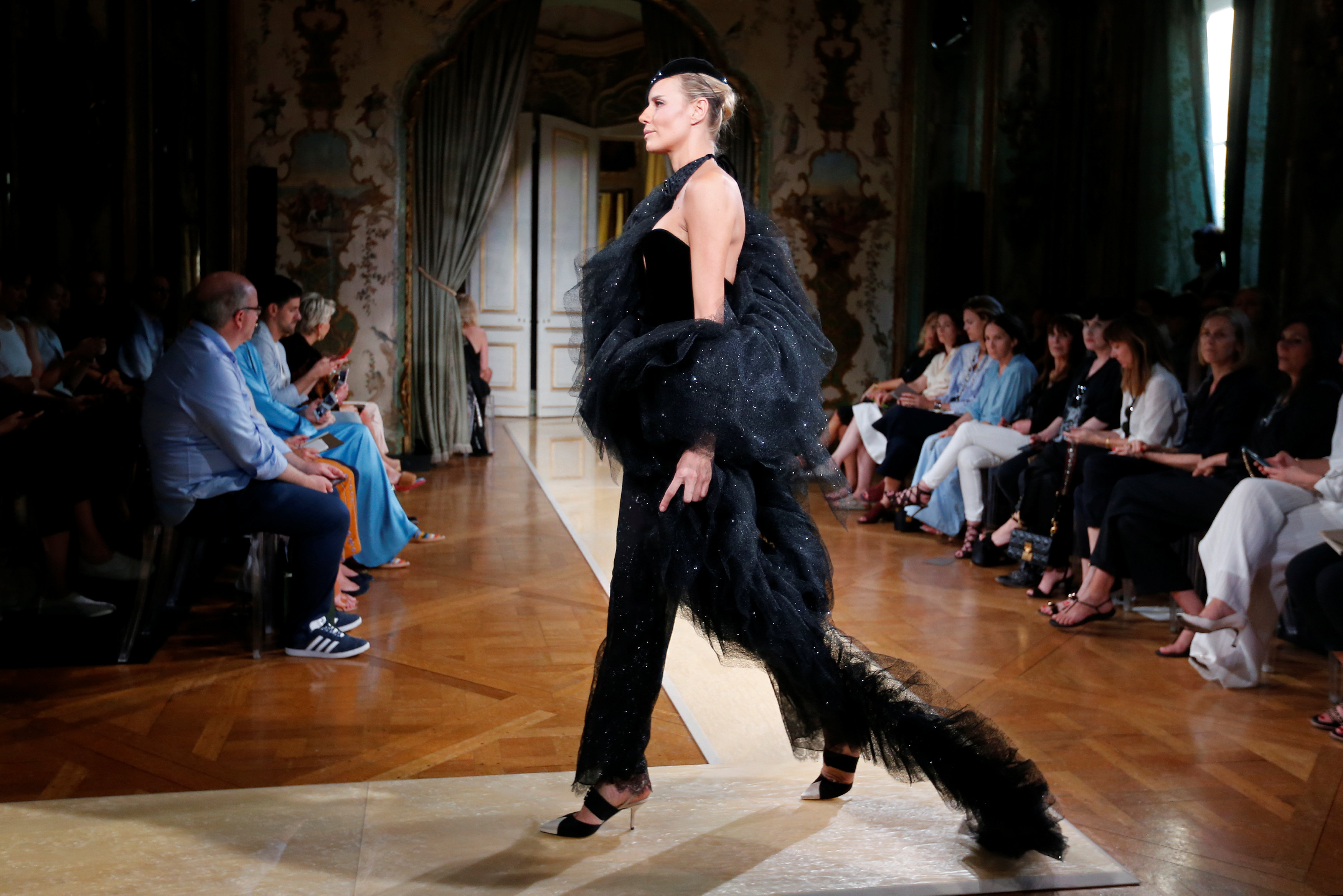 2018-07-03T170931Z_421439215_RC1798C2C4B0_RTRMADP_3_FASHION-PARIS-HAUTECOUTURE