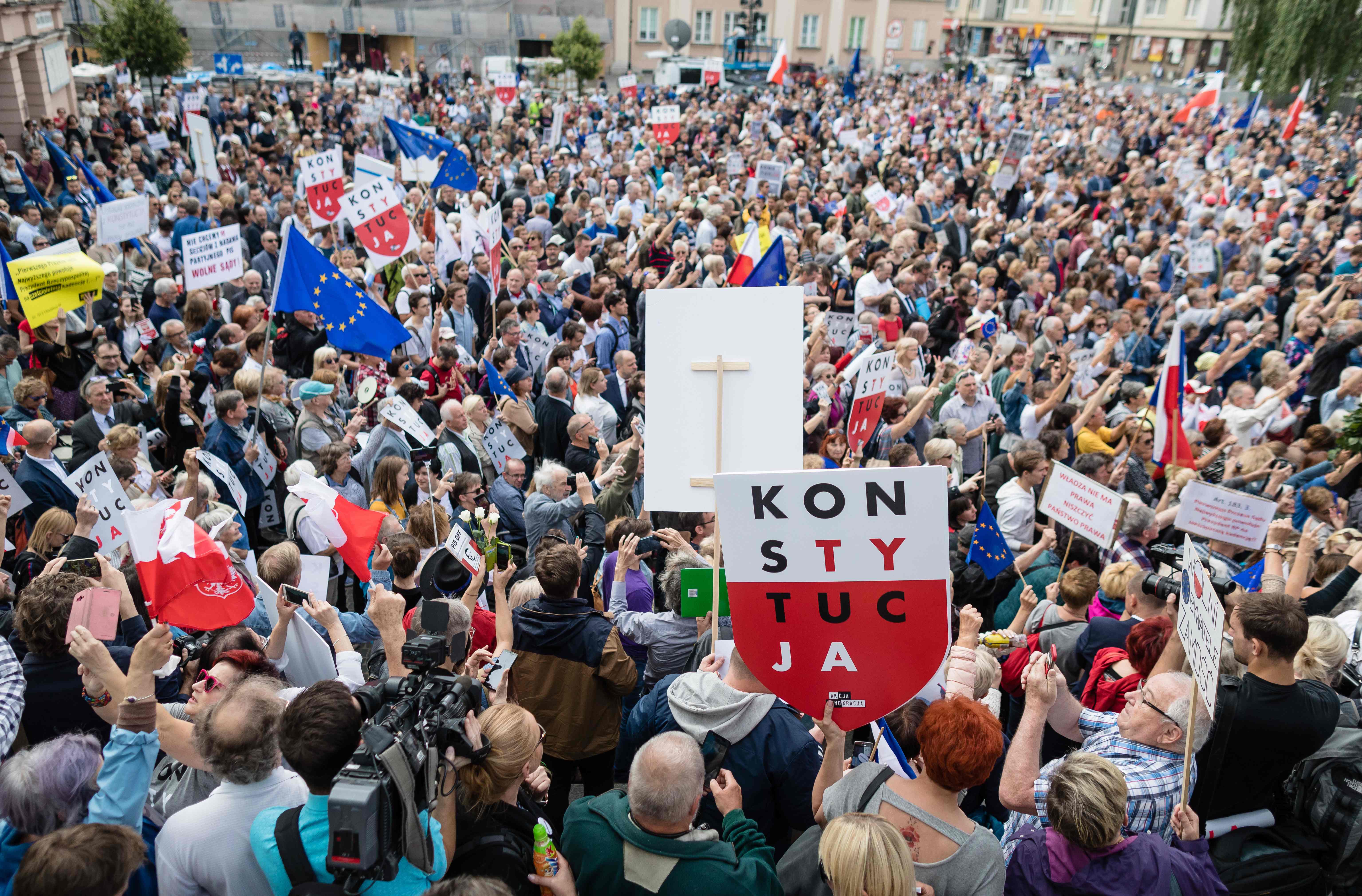 احتجاجات فى بولندا