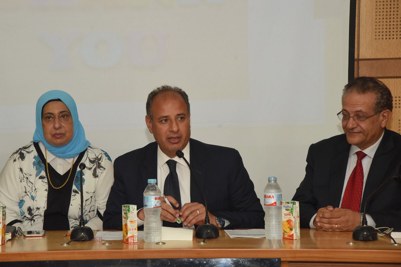 محافظ الإسكندرية يحضر ورشة المعهد العالي للصحة العامة  (1)