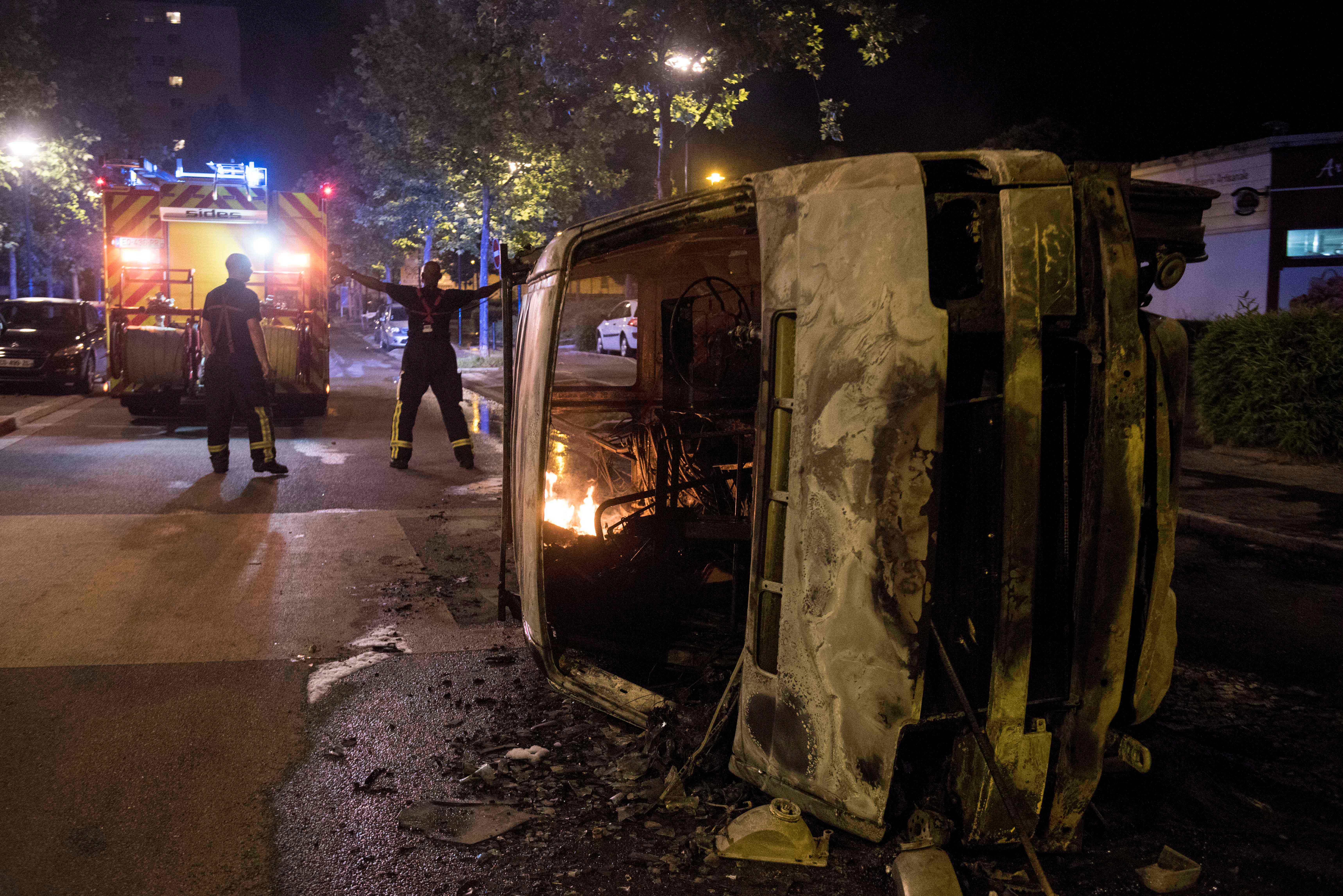  اندلاع أعمال العنف فى فرنسا 