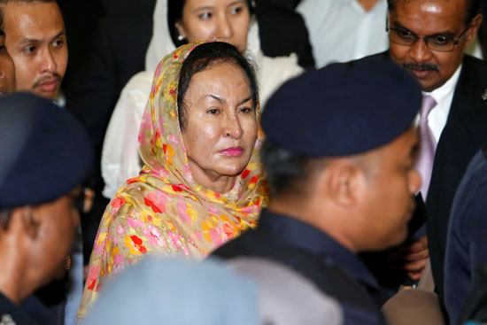 زوجة رئيس الوزراء الماليزى السابق تظهر أثناء جلسة محاكمته