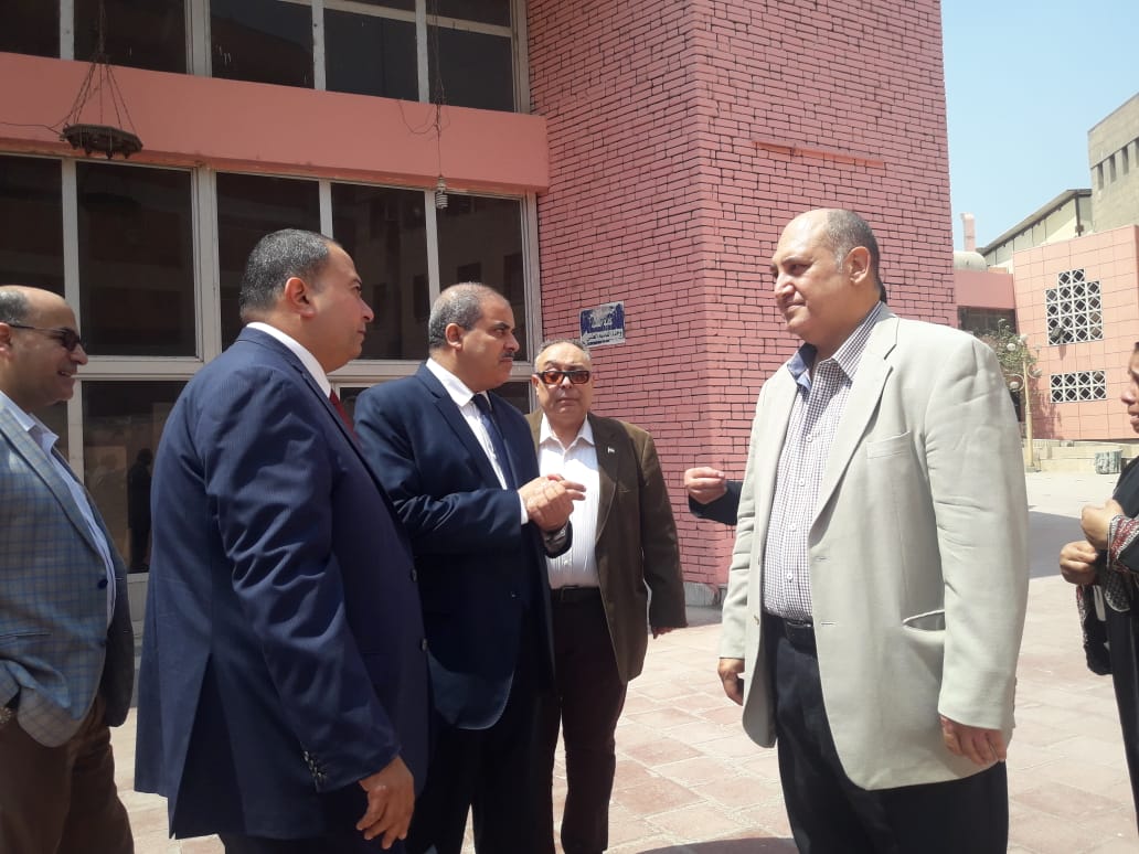 رئيس جامعة الأزهر يتفقد مستشفى الحسين الجامعي (2)