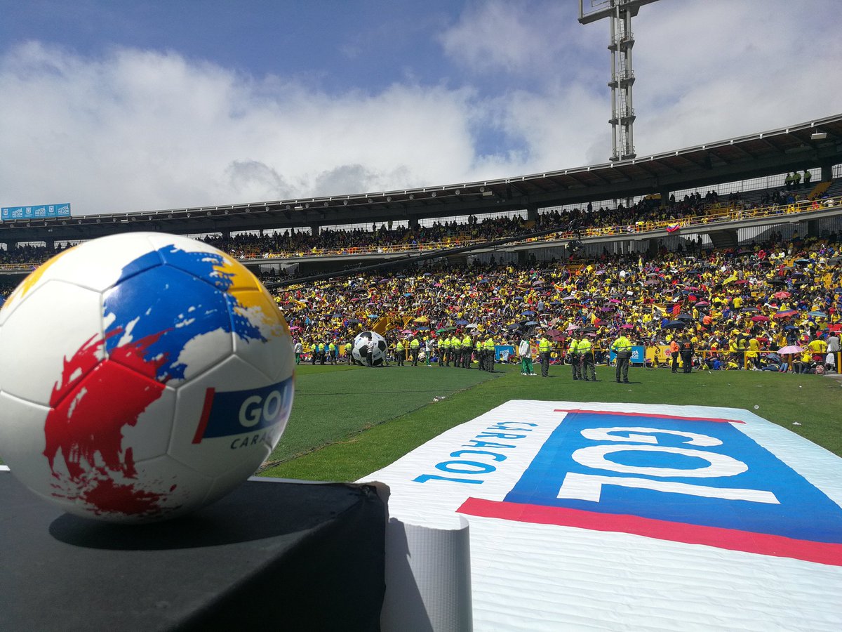 الجماهير الكولومبية تستقبل اللاعبين