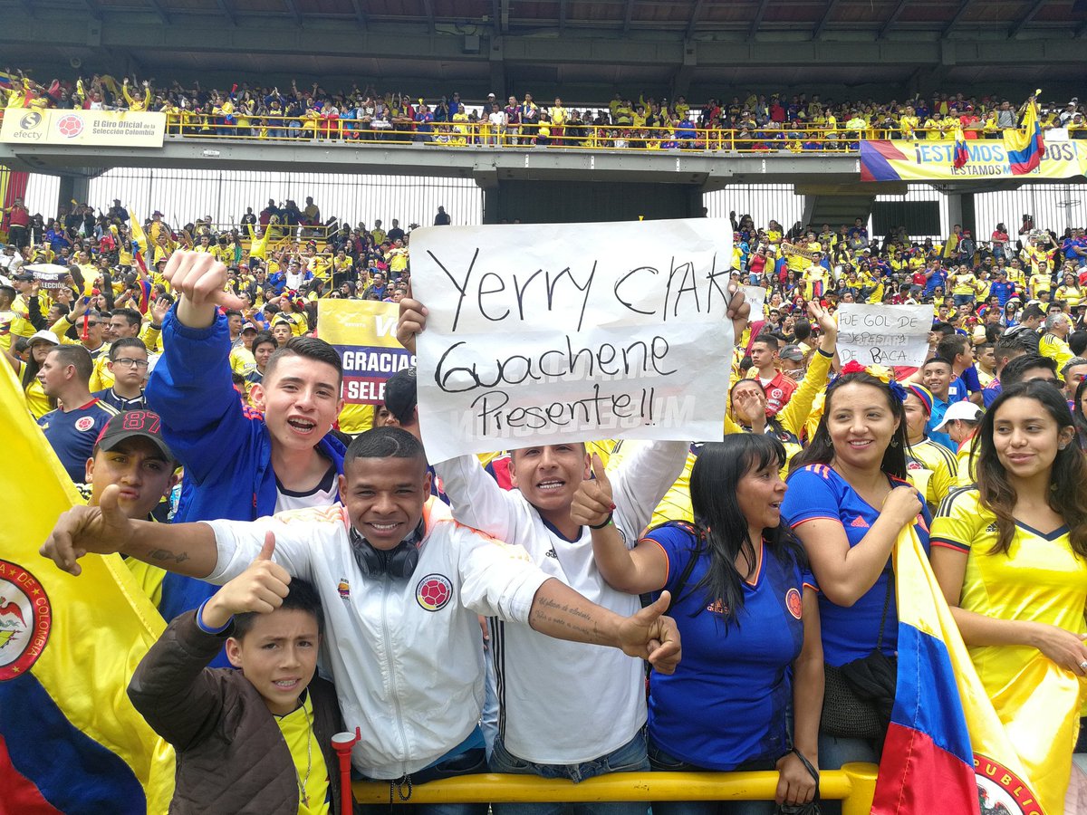 الجماهير الكولومبية تستقبل اللاعبين (3)