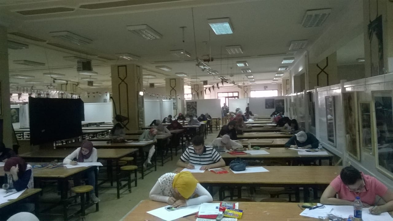 الطلاب اثناء تادية اختبار القدرات  (5)
