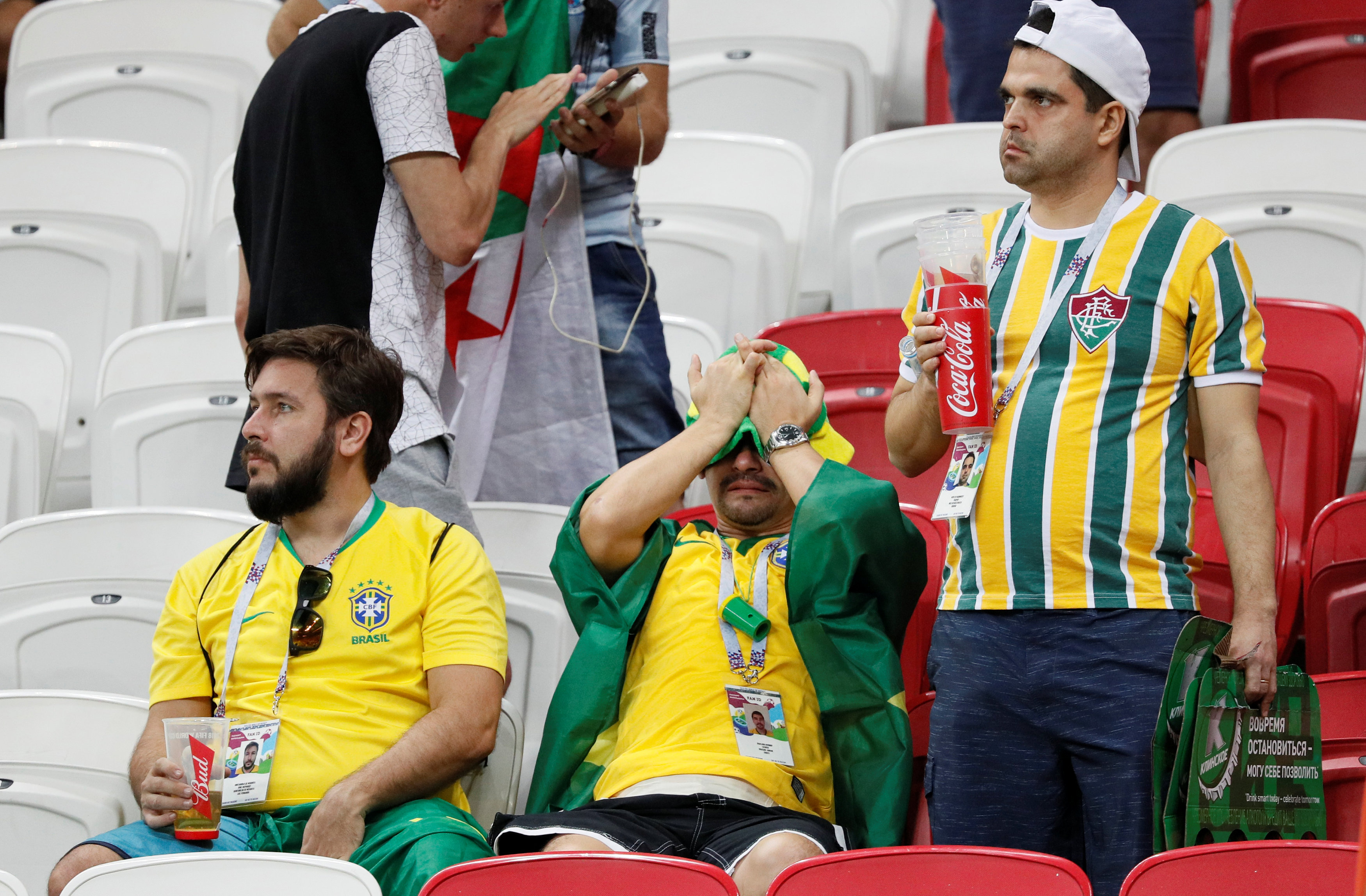 حزن الجماهير البرازيلية بعد وداع كأس العالم (9)