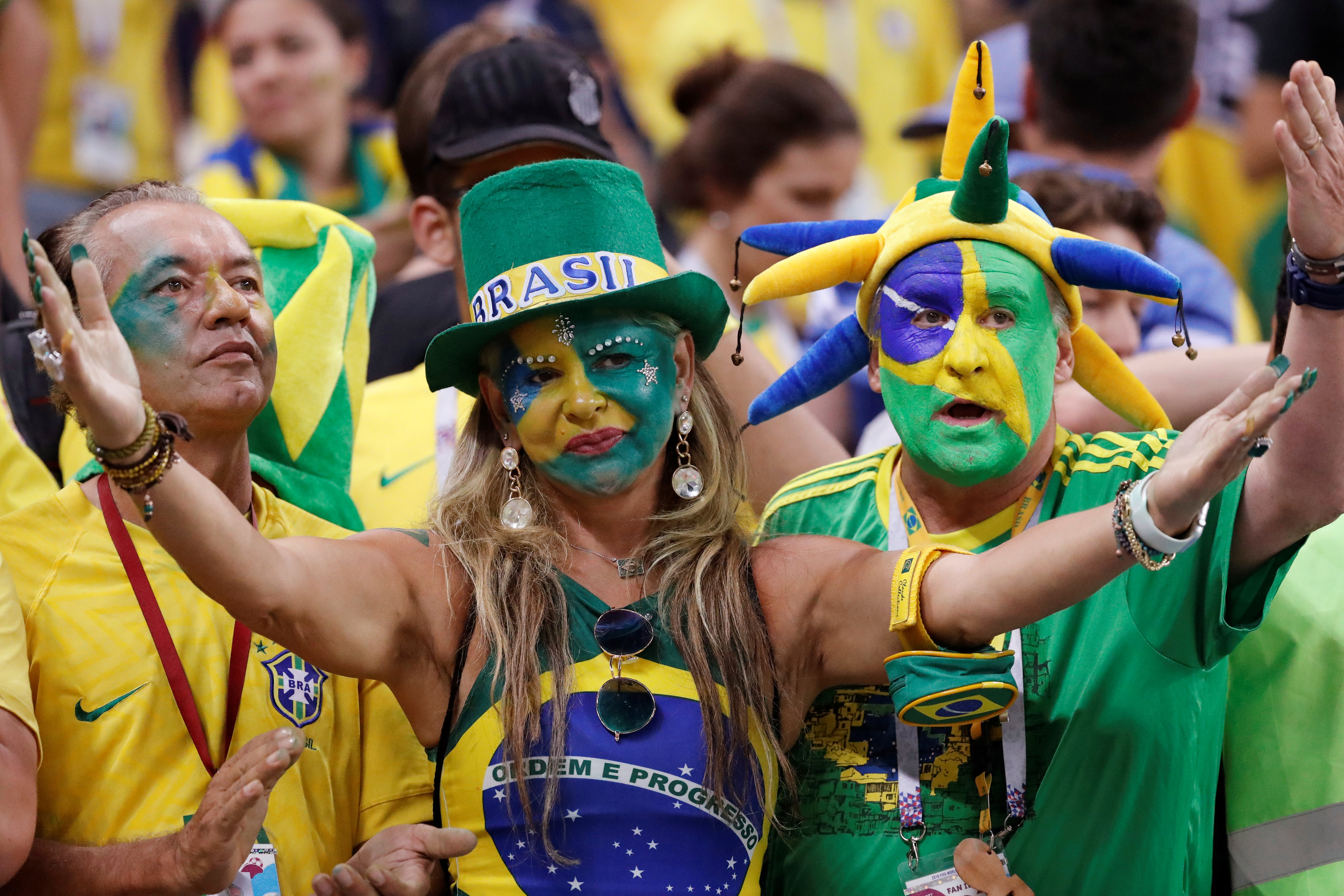 حزن الجماهير البرازيلية بعد وداع كأس العالم (5)