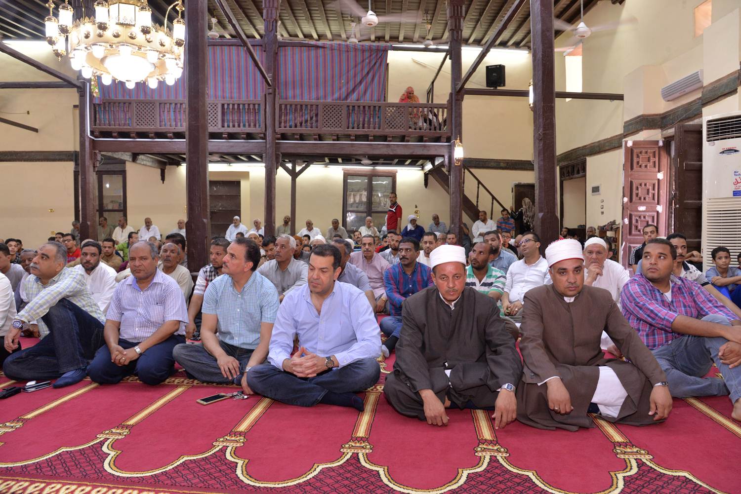 صلاة الجمعة بمسجد المجاهدين بعد التطوير (3)