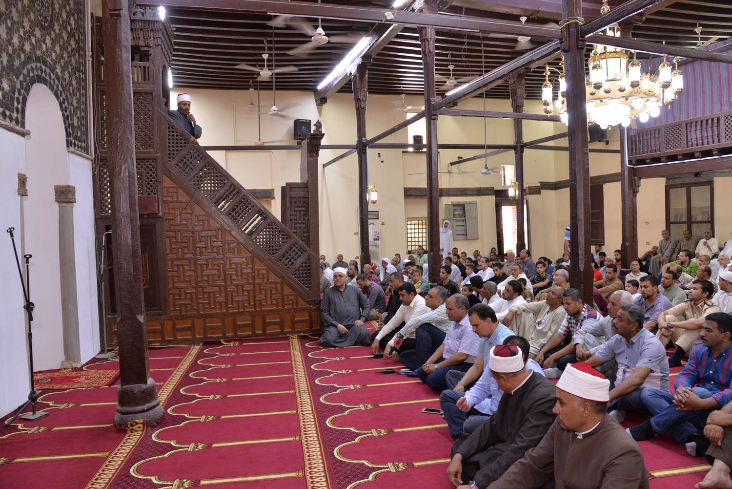 صلاة الجمعة بمسجد المجاهدين بعد التطوير (6)