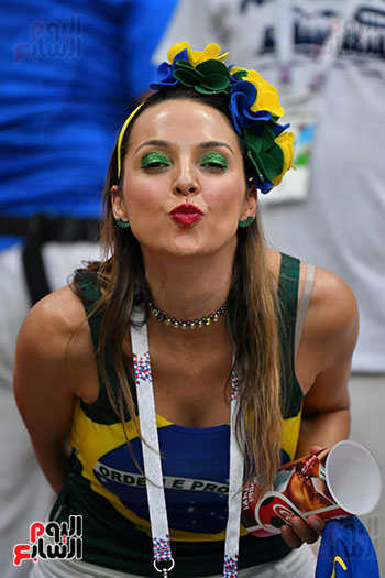 5 – قبلة مشجعة برازيلية 
